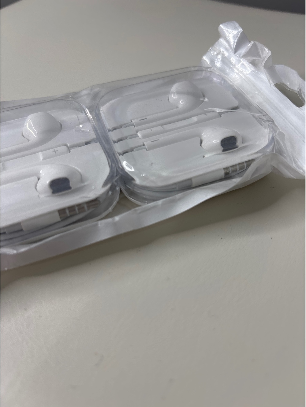 Wired Earphones with Remote and Mic - Pack of 2 - Picture 2 of 3